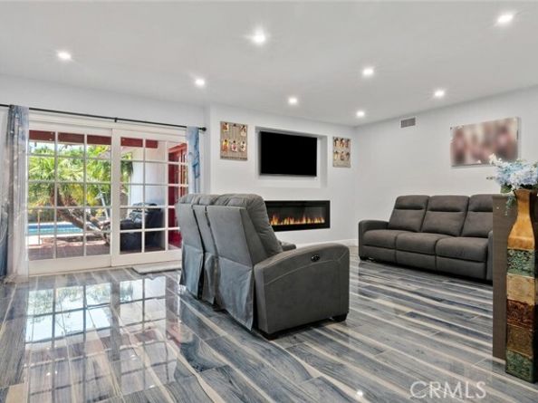 10225 Donna Avenue, Northridge (los Angeles) CA 91324