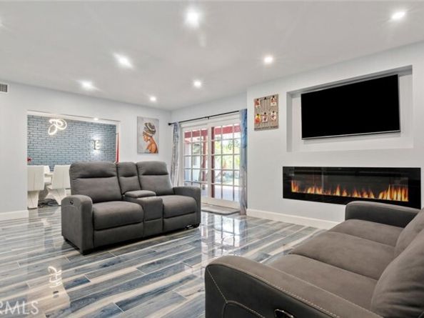 10225 Donna Avenue, Northridge (los Angeles) CA 91324