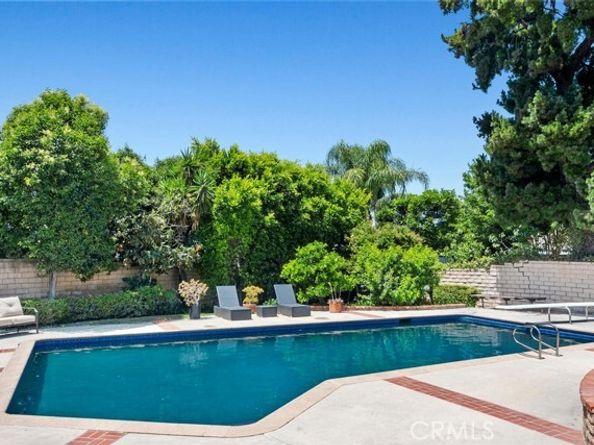10225 Donna Avenue, Northridge (los Angeles) CA 91324