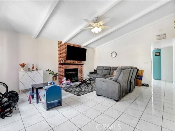 21050 Community Street, Canoga Park (los Angeles) CA 91304
