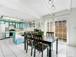 21050 Community Street, Canoga Park (los Angeles) CA 91304