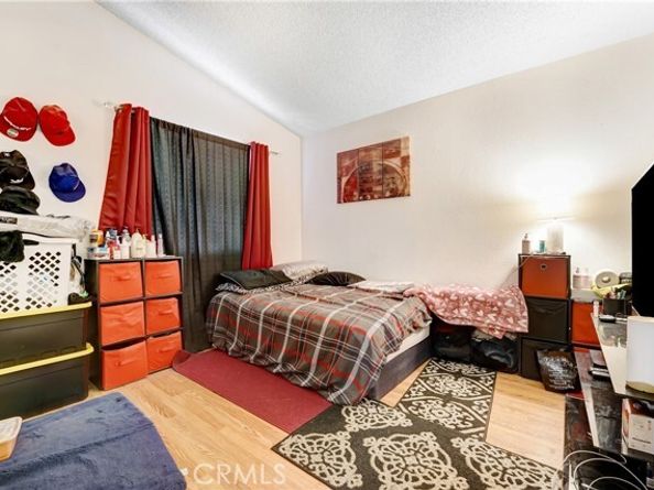 21050 Community Street, Canoga Park (los Angeles) CA 91304