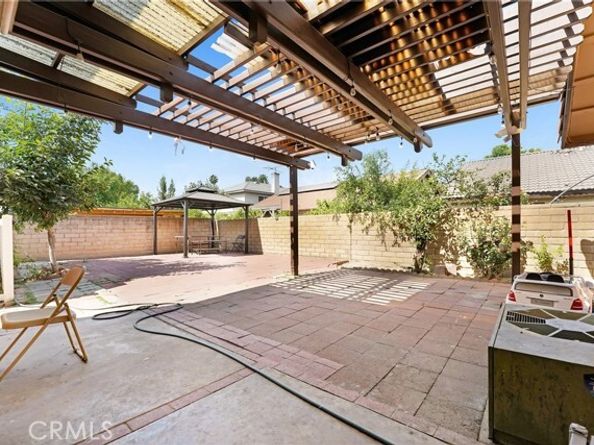 21050 Community Street, Canoga Park (los Angeles) CA 91304