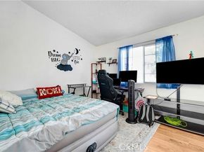 21050 Community Street, Canoga Park (los Angeles) CA 91304