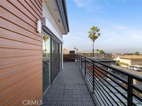 4189 S Cloverdale Avenue, Los Angeles CA 90008