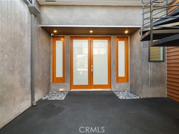 4189 S Cloverdale Avenue, Los Angeles CA 90008