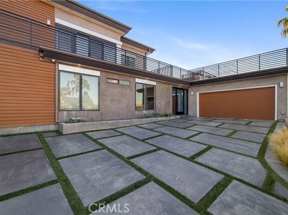 4189 S Cloverdale Avenue, Los Angeles CA 90008