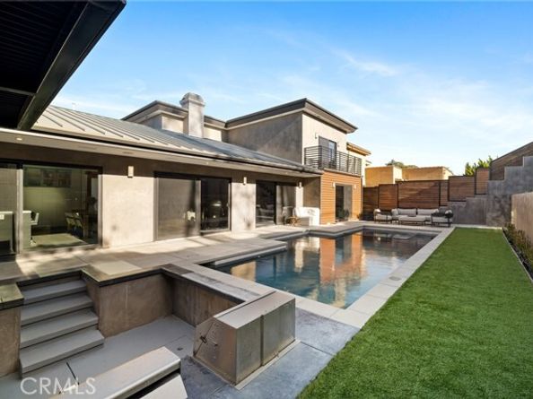 4189 S Cloverdale Avenue, Los Angeles CA 90008