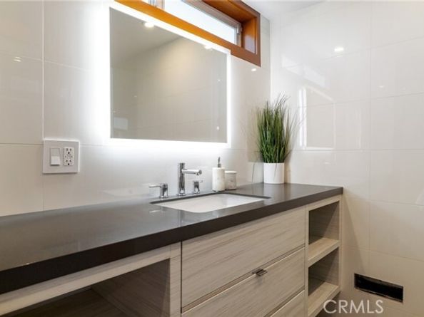 4189 S Cloverdale Avenue, Los Angeles CA 90008