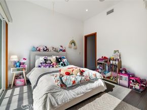 4189 S Cloverdale Avenue, Los Angeles CA 90008