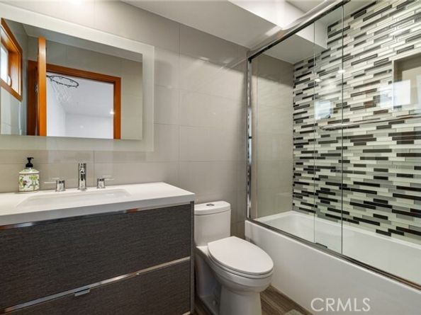 4189 S Cloverdale Avenue, Los Angeles CA 90008