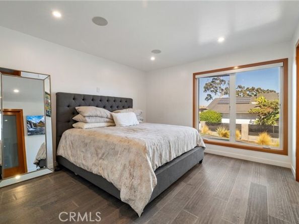 4189 S Cloverdale Avenue, Los Angeles CA 90008