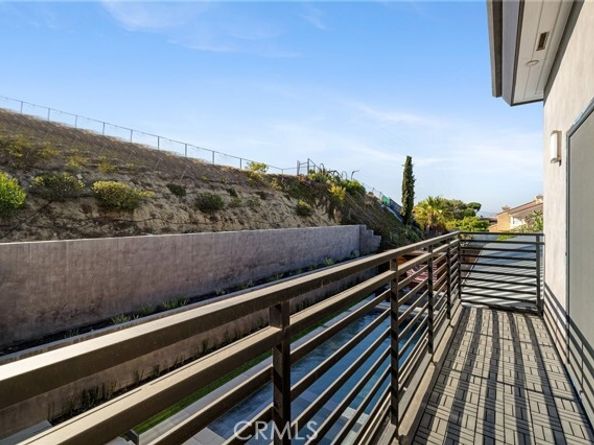 4189 S Cloverdale Avenue, Los Angeles CA 90008