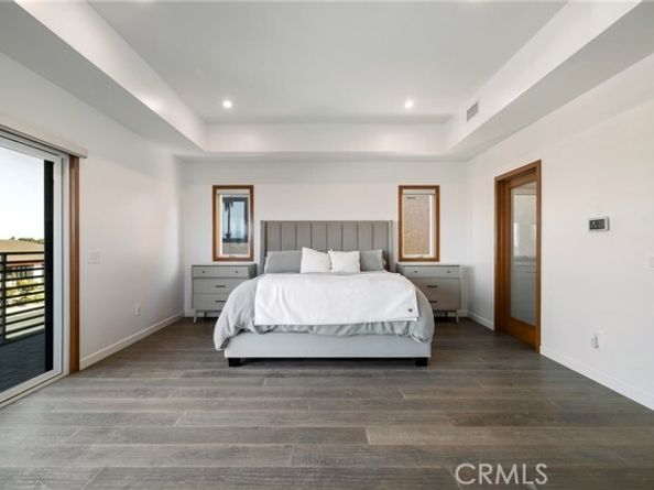 4189 S Cloverdale Avenue, Los Angeles CA 90008