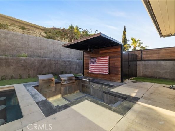 4189 S Cloverdale Avenue, Los Angeles CA 90008