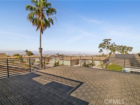 4189 S Cloverdale Avenue, Los Angeles CA 90008