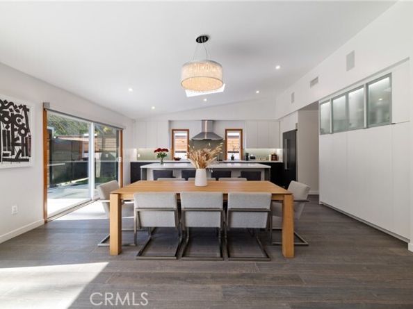 4189 S Cloverdale Avenue, Los Angeles CA 90008