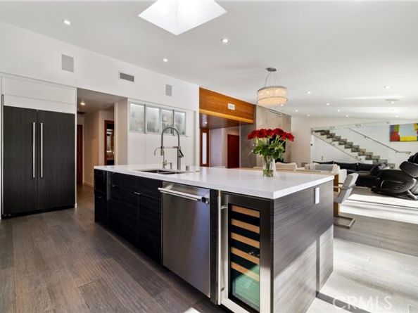 4189 S Cloverdale Avenue, Los Angeles CA 90008