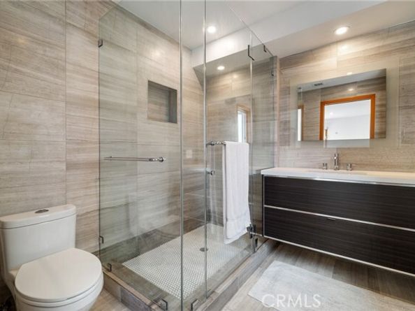 4189 S Cloverdale Avenue, Los Angeles CA 90008