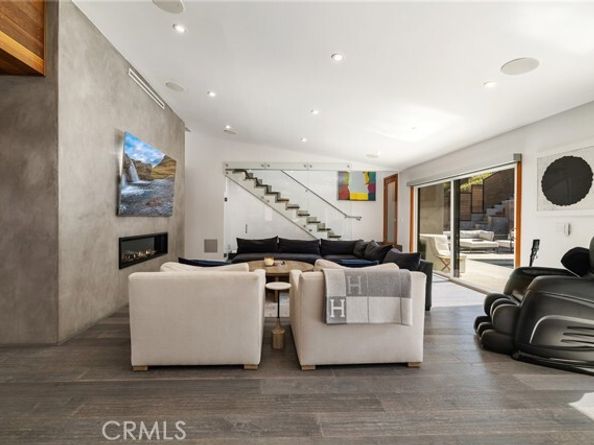 4189 S Cloverdale Avenue, Los Angeles CA 90008