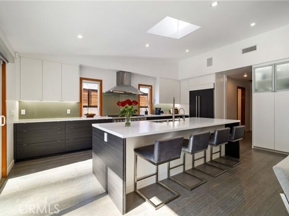 4189 S Cloverdale Avenue, Los Angeles CA 90008