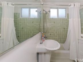 18154 Gresham Street, Northridge (los Angeles) CA 91325