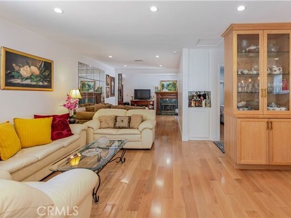 18154 Gresham Street, Northridge (los Angeles) CA 91325