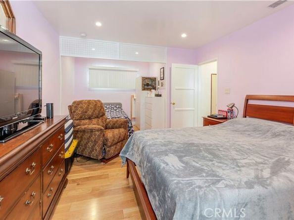 18154 Gresham Street, Northridge (los Angeles) CA 91325