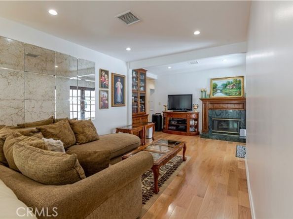18154 Gresham Street, Northridge (los Angeles) CA 91325