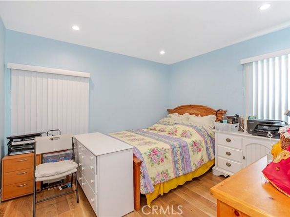 18154 Gresham Street, Northridge (los Angeles) CA 91325
