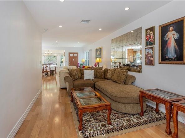 18154 Gresham Street, Northridge (los Angeles) CA 91325