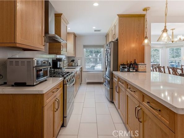 18154 Gresham Street, Northridge (los Angeles) CA 91325