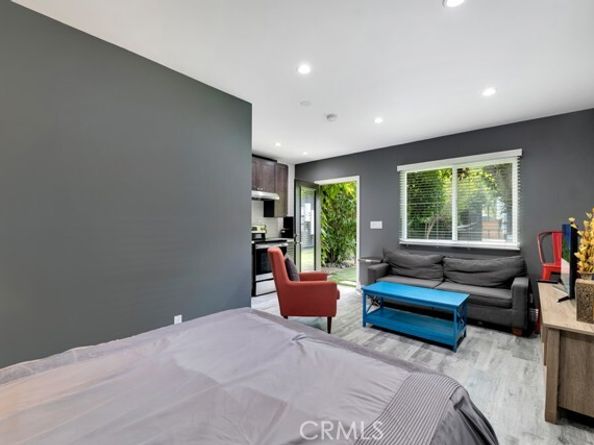 5732 Mammoth Avenue, Los Angeles CA 91401