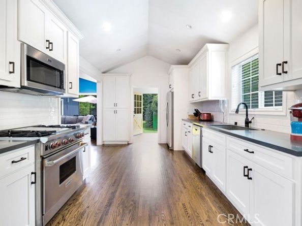 5732 Mammoth Avenue, Los Angeles CA 91401