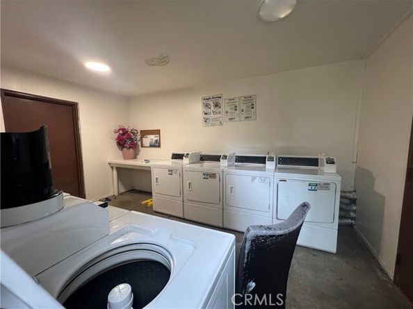 21000 Parthenia Street 19, Canoga Park (los Angeles) CA 91304
