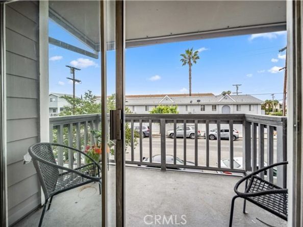 9714 Sepulveda Boulevard 202, North Hills (los Angeles) CA 91343