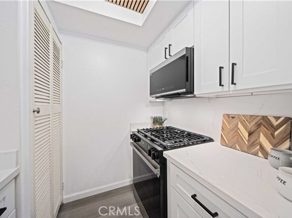 9714 Sepulveda Boulevard 202, North Hills (los Angeles) CA 91343