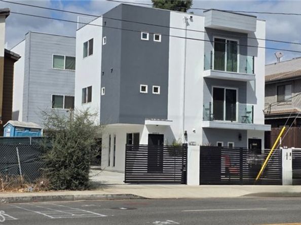 6845 Haskell Avenue, Los Angeles CA 91406