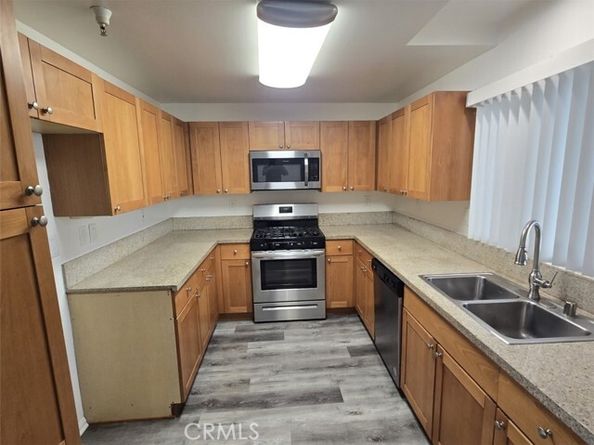 7551 Jordan Avenue 301, Canoga Park (los Angeles) CA 91303