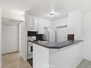 18645 Hatteras Street 289, Tarzana (los Angeles) CA 91356