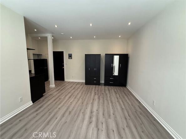 2121 James M Wood 110, Los Angeles CA 90006