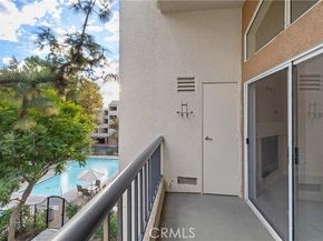 21400 Burbank Boulevard 313, Woodland Hills (los Angeles) CA 91367