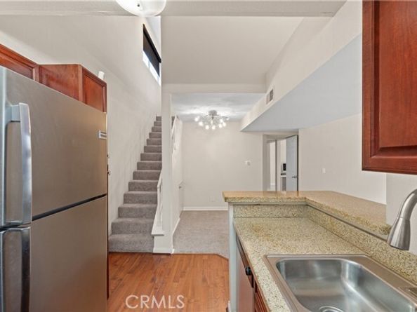 21400 Burbank Boulevard 313, Woodland Hills (los Angeles) CA 91367