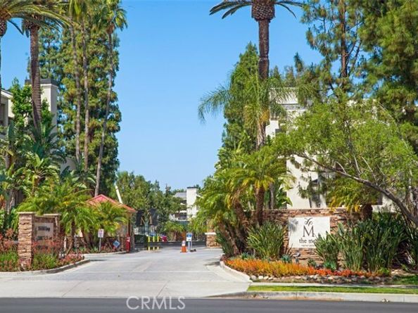 21400 Burbank Boulevard 313, Woodland Hills (los Angeles) CA 91367