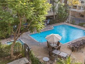 21400 Burbank Boulevard 313, Woodland Hills (los Angeles) CA 91367