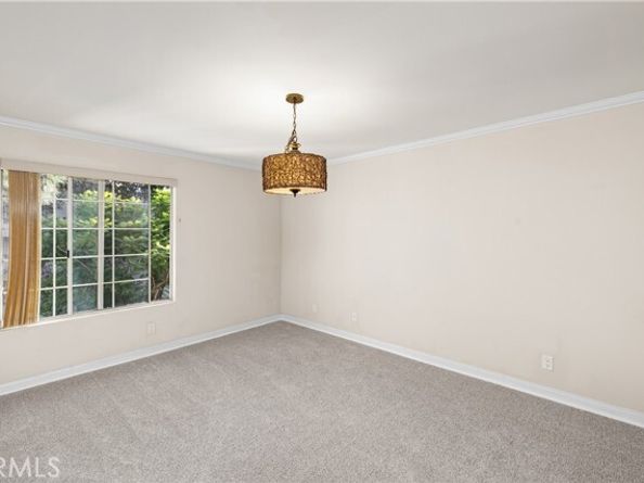 21400 Burbank Boulevard 313, Woodland Hills (los Angeles) CA 91367