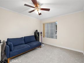 21400 Burbank Boulevard 313, Woodland Hills (los Angeles) CA 91367