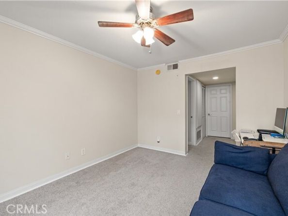 21400 Burbank Boulevard 313, Woodland Hills (los Angeles) CA 91367