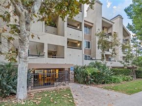 21400 Burbank Boulevard 313, Woodland Hills (los Angeles) CA 91367