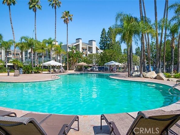 21400 Burbank Boulevard 313, Woodland Hills (los Angeles) CA 91367